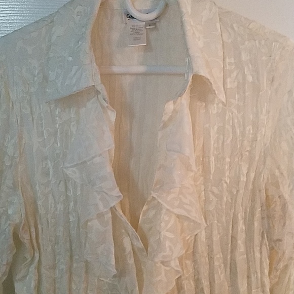 Beautiful cream feminine blouse - Picture 2 of 4